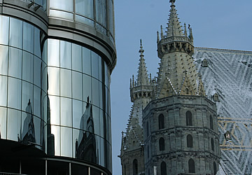 Haas Haus reflects Stephansdom