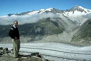 Andrew at Eggishorn, the glacier far below, August 2008