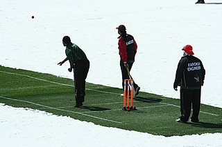 Cricket on the Jungfraujoch - I meet a Indian supporter
