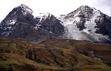 Eiger 3970m, Mönch 4107m.