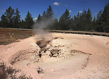Lower Geyser Basin: Red Spouter