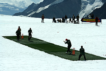 Cricket on the Jungfraujoch - I meet a Indian supporter