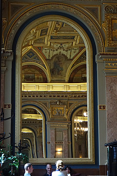 Budapest Parisi Nagyaruhaz Lotz Hall